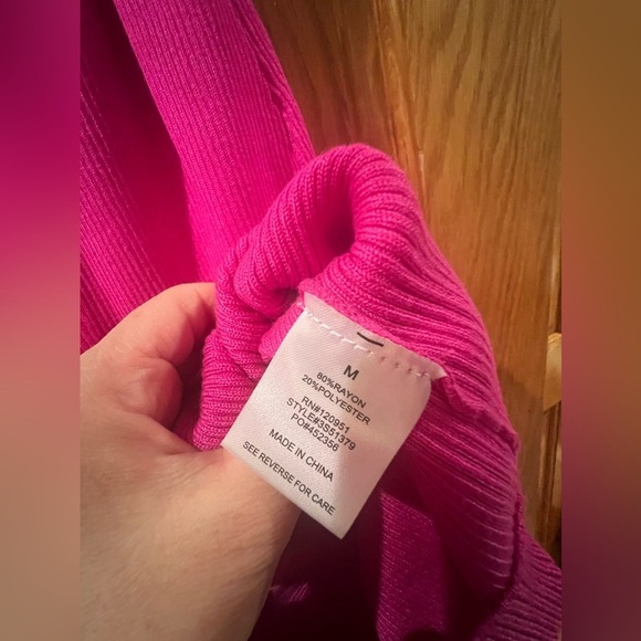 Olive & Oak - Intense Magenta Ribbed Sleeveless Midi Dress - Picture 10 of 13